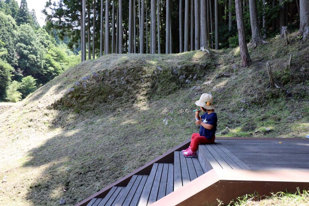 室生山上公園芸術の森でシャボン玉で遊ぶ